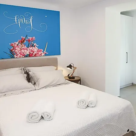 Zoe House בית נופש