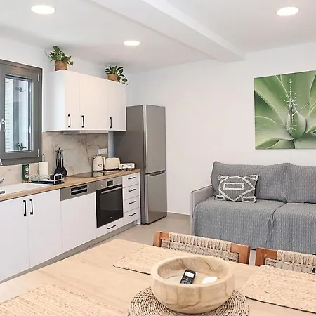 Zoe House בית נופש נאוסה